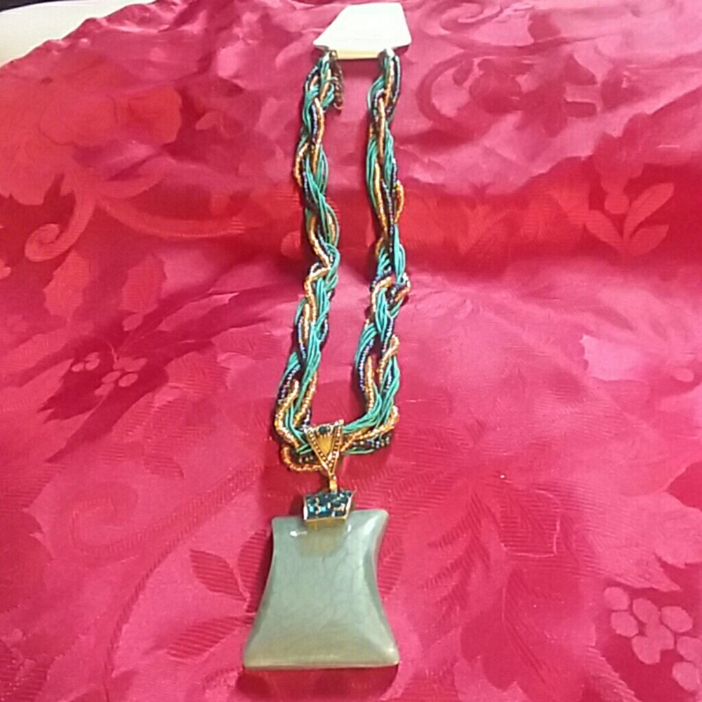 Necklace NWT!